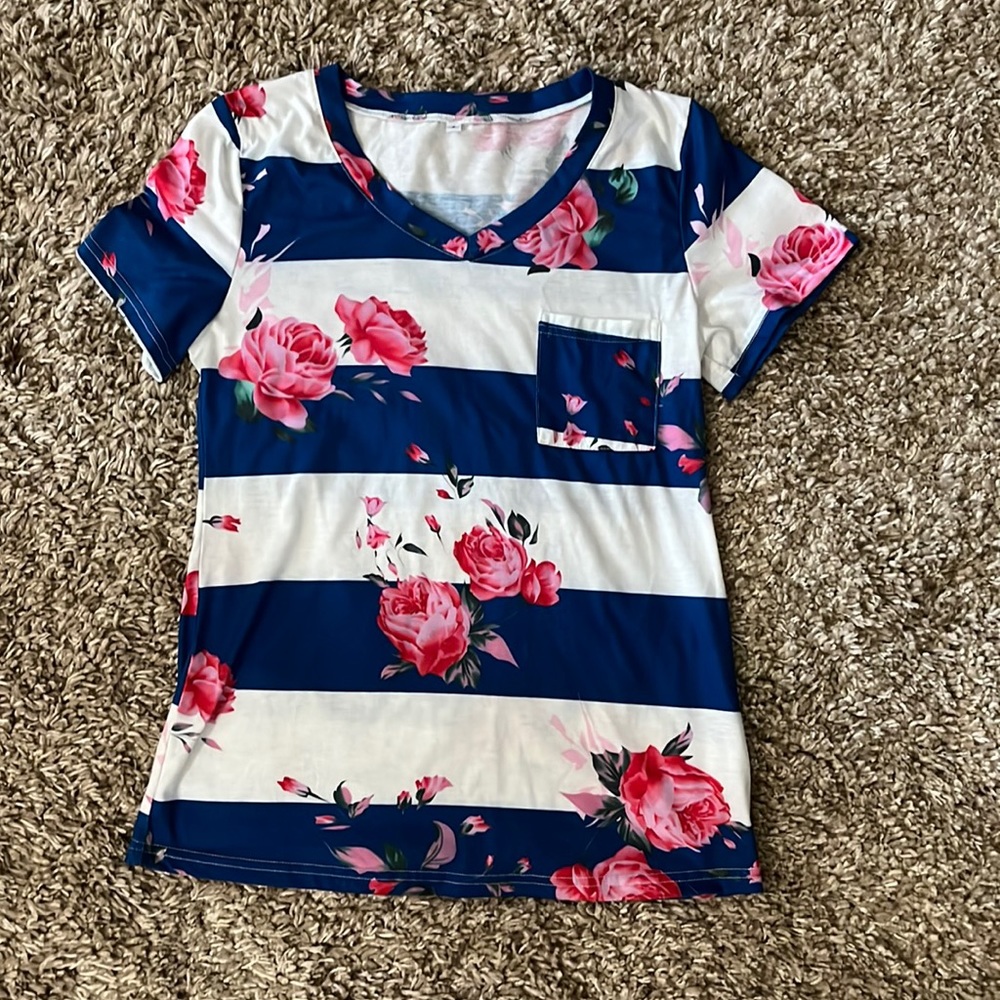 Small Floral top with pocket